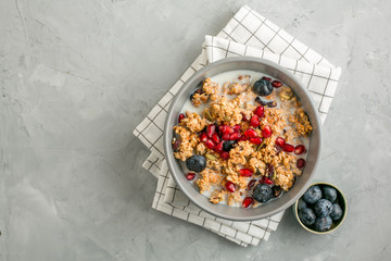 granola with milk