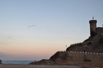 vista sul mare e castello di Tossa de mar in Catalogna