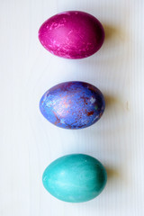 Ostereier in drei Farben
