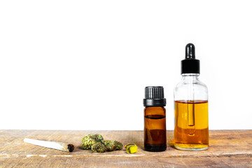 Medizinisches Cannabis als CBD Medikament und Hanföl in Glasflasche