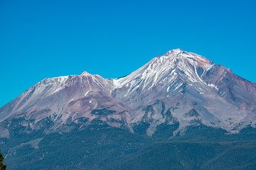 Naklejka na ściany i meble Mount Shasta dormant volcano with snow cap