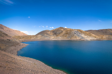 Fototapeta na wymiar Embalse el Yeso Dam at Cajon del Maipo - Chile