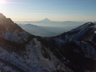 Naklejka premium 冬の八ヶ岳 ～ 阿弥陀岳より富士山を望む