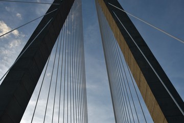 Perspective view of a cable suspension bridge from the road