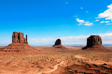 Monument valley 3 sisters