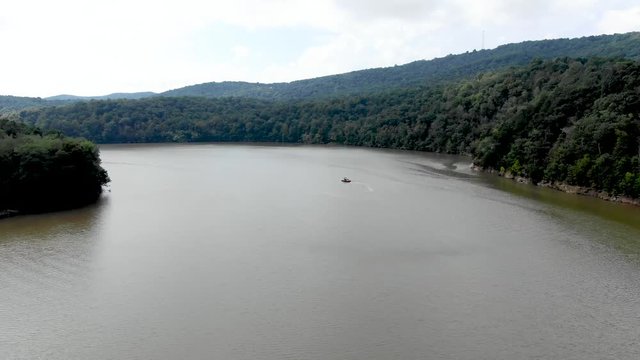 Aerial view of a motorboat on the Raystown Lake Recreational area, a popular outdoor sports and leisure destination in Pennsylvania, offering pristine nature and stunning landscapes.