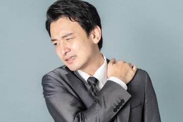 肩こりの男性