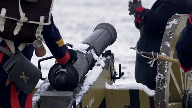 Napoleon army soldiers with artillery cannon