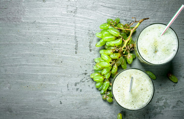 Green smoothie with grapes .
