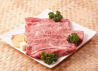 　霜降り牛肉　和牛すきしゃぶ用
