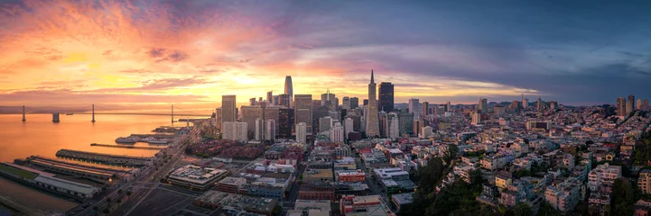 Rolgordijnen Panoramic View of San Francisco Skyline at Sunrise © heyengel