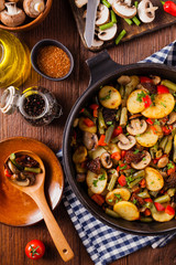 Fried pan vegetables, with mushrooms and dried tomatoes. Seasoned with a mix of herbs.
