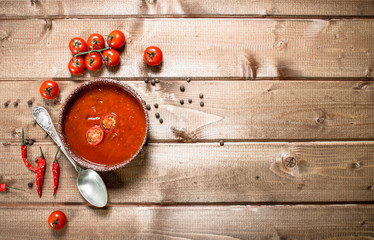 Tomato soup with spices and hot chili peppers.