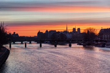 Fototapeta na wymiar Sunrise over ile de la Cite in winter with Pont des Arts in foreground - Paris, France. HDR Timelapse Transition from Pont du Carrousel.