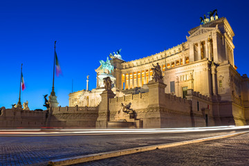 Fototapeta premium Architecture of the Vittorio Emanuele II Monument in Rome at night, Italy