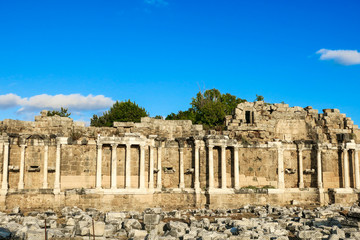 Fototapeta na wymiar Ruins of historical in Turkey, arch of old stone