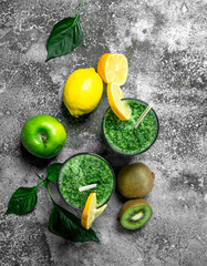 Green smoothie with Apple, kiwi and herbs.