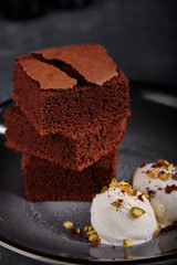 airy cake with ice cream