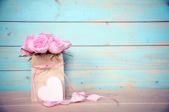 Fototapeta Rosenstrauß rosa - Nostalgischer Blumenstrauß Rosen mit Herz
