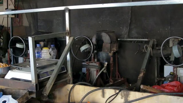 The process of cooking popcorn and popped rice. Outdated technology using old equipment by heating a boiler with a grain gas burner.