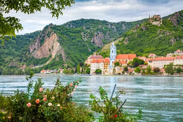 Zelfklevend Fotobehang Stad Dürnstein met rivier de Donau, Wachau, Oostenrijk © JFL Photography