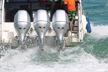 Speed boat engine is runing with sea water splashing