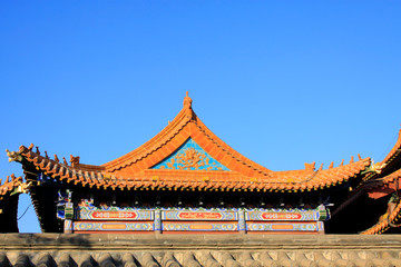 Naklejka premium Glazed tile roof in a temple
