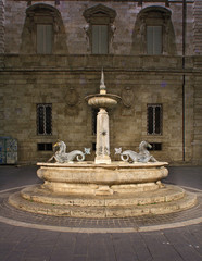 Fototapeta premium Ascoli Piceno, fontana dei tritoni in piazza Arringo.
