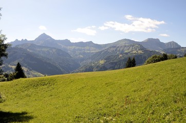 Vue sur le massif des Alpes depuis Crest Voland