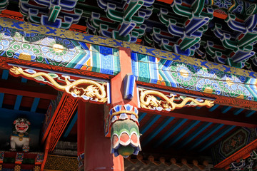 Obraz premium Doorcase decoration coloured drawing or pattern in a temple