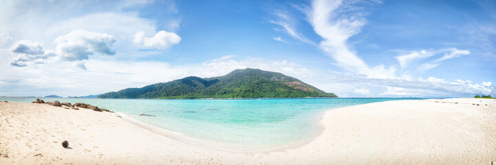 Fototapeta na wymiar Asian tropical beach paradise in Thailand