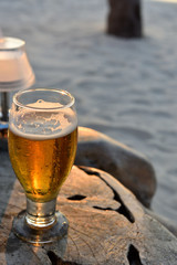 砂浜でのビール