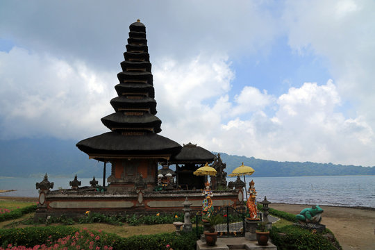 Pura Ulun Danu Bratan, Shaivite water temple, Lake Bratan, Bali, Indonesia
