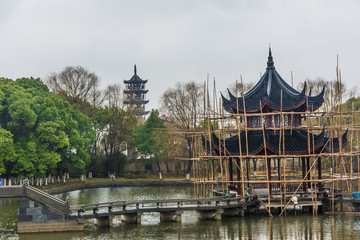 Naklejka premium Confucian temple of Zhouzhuang under the rain, China