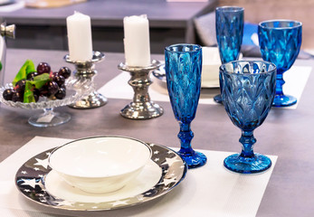 Wineglasses of blue glass in the interior of the dining room.