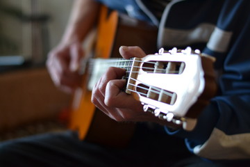 hand of a guitar player