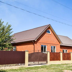 Obraz premium Detached house with a roof made of steel sheets.