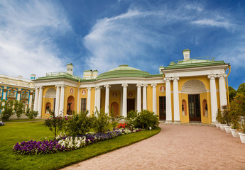Obraz premium Hanging garden, the Cold bath pavilion with the Agate rooms. Tsarskoye Selo (Pushkin). Saint-Petersburg