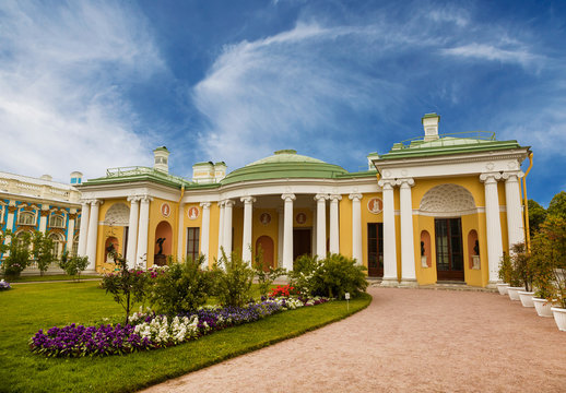 Hanging garden, the Cold bath pavilion with the Agate rooms. Tsarskoye Selo (Pushkin). Saint-Petersburg