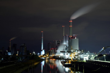 coal fired power plant at night