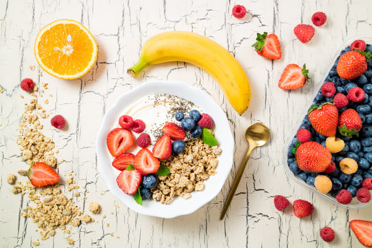Breakfast granola with berries, yoghurt and fruits. Cereal oatmeal with strawberries, blueberries and raspberries. Muesli with fruits and berries. Dieting, healthy food concept