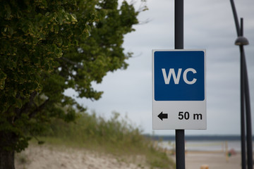 Signs pointing to public toilets at the beach