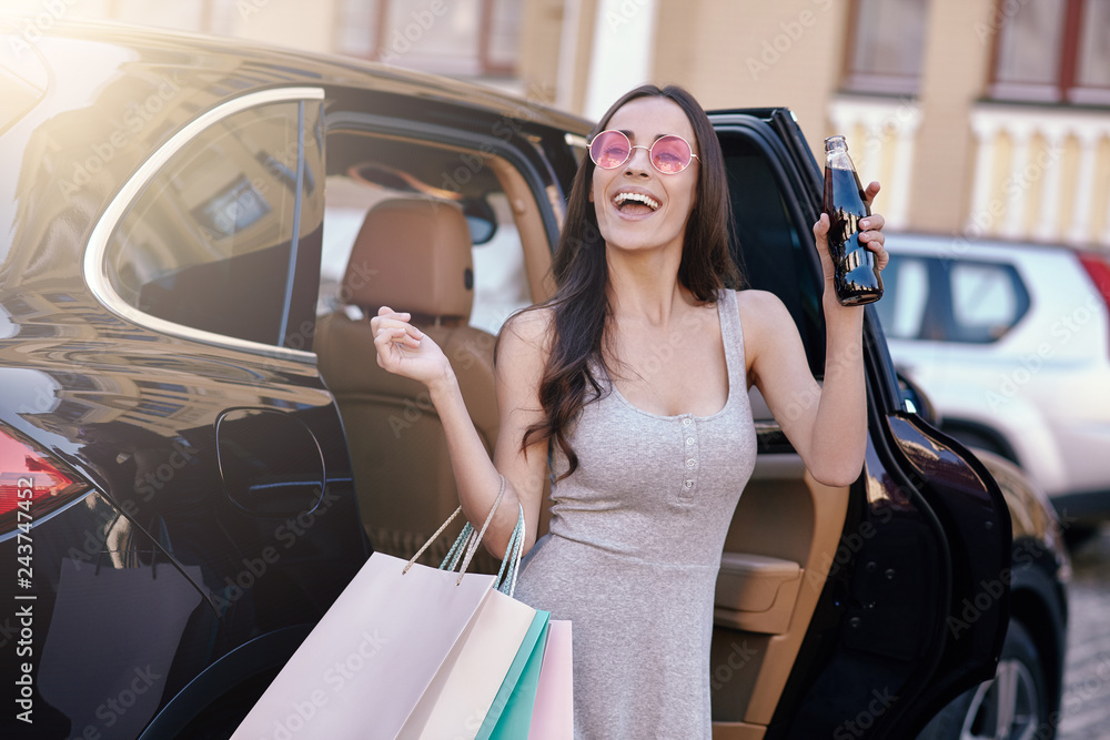 Wall mural woman with shopping bags and coke