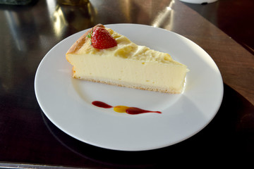 Cheesecake with strawberry.