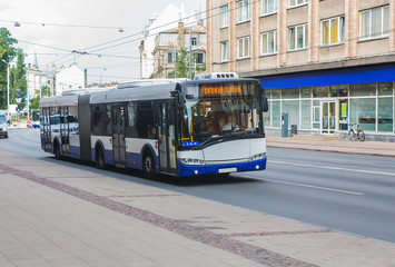 Fototapeta na wymiar bus moves along the city street