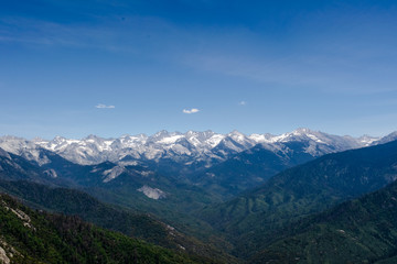 Fototapeta na wymiar Aussicht vom Moro Rock auf Gebirge Great Western Divide, Kalifornien, USA