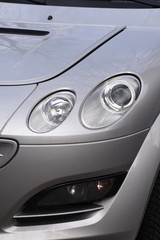 Obraz na płótnie Canvas shiny headlights on a silver car