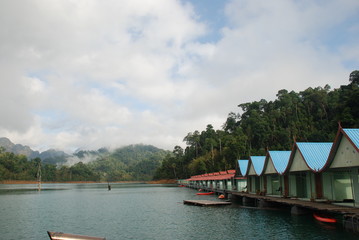 Fototapeta na wymiar Thailand. Cheow Lan lake