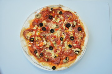 pizza with olives and cheese 