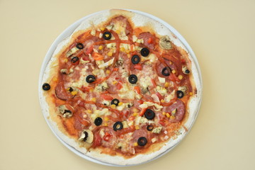 pizza with olives and cheese 